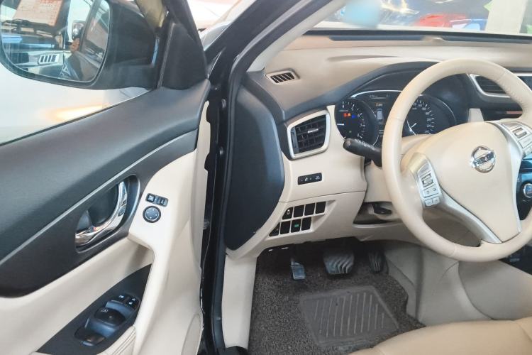 Used Nissan X-Trail 2014 2.0L CVT Comfort Edition 2WD Driver Seat