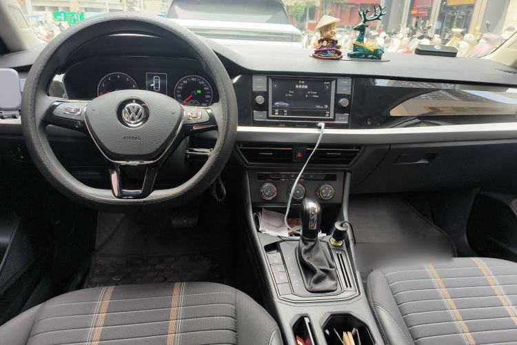 Used Volkswagen Lavida 2019 1.5L Automatic Vision Edition China VI Standard Center Console