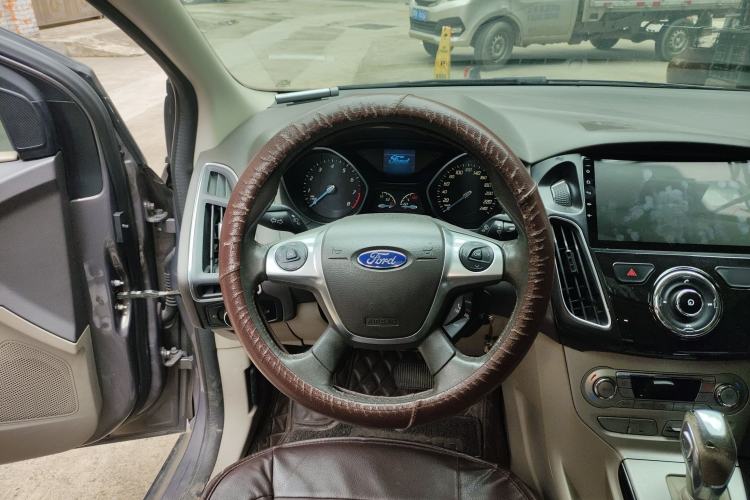 Used Ford Focus 2012 Sedan 1.6L Automatic Fashion Edition
