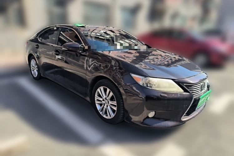 Used Lexus ES 2013 250 Elegant Edition Front Right 45 Deg