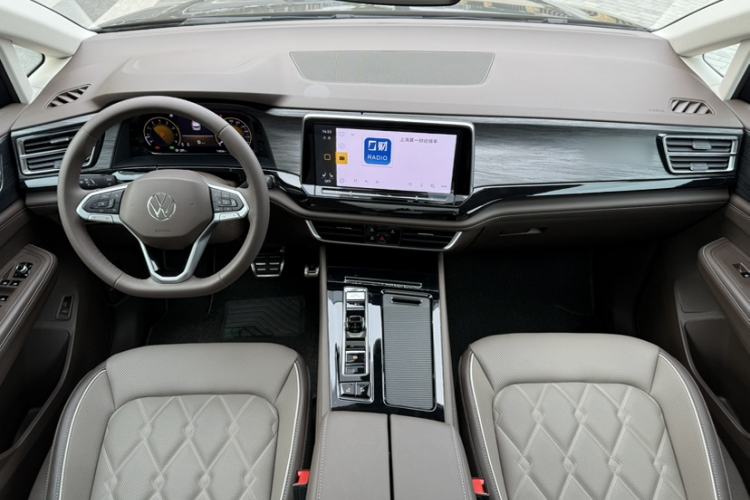 Used Volkswagen Viloran 2024 380TSI Premium Edition Interior 9