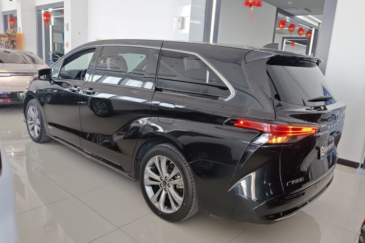 Used Toyota SIENNA 2023 2.5L Hybrid Deluxe Edition
