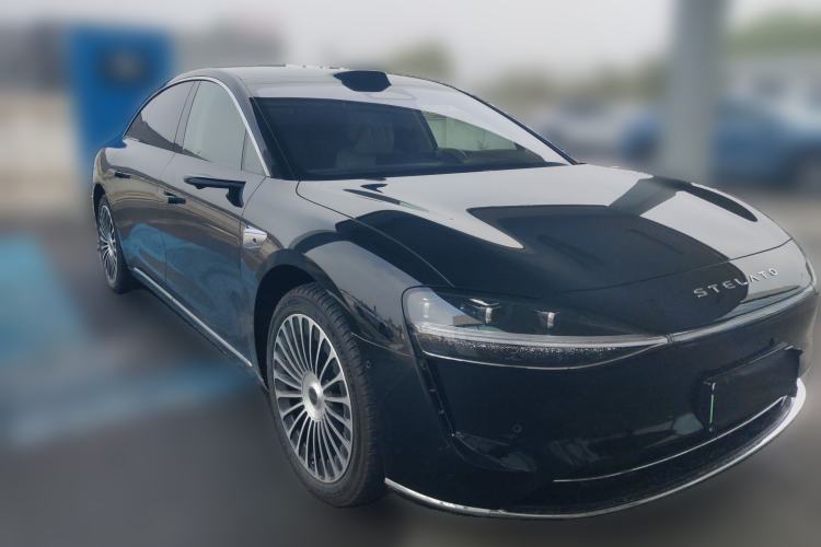 Used Hima Stelato S9 2025 Extended-Range Ultra Front Right 45 Deg