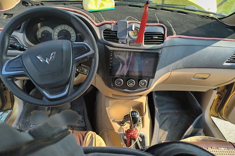 Used Wuling Hongguang 2013 1.5L S Comfort Model
