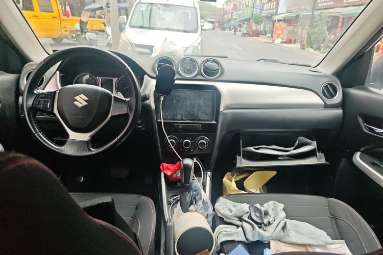 Used Suzuki Vitara 2016 1.4T Automatic Two-Wheel Drive Elite Model Center Console