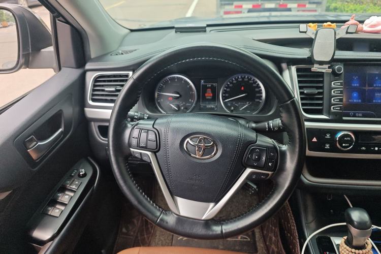 Used Toyota Highlander 2018 2.0T Four-Wheel Drive Knight Edition 7 Seats China VI Standard Steering Wheel