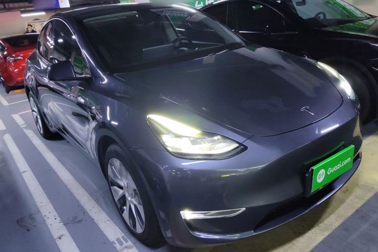 Used Tesla Model Y 2021 Long-Range All-Wheel-Drive Version Front Right 45 Deg