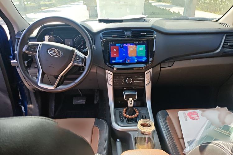 Used SAIC MAXUS T70 2019 2.0T Diesel Automatic Two-Wheel Drive Comfort Edition with Long Bed and High Ground Clearance
