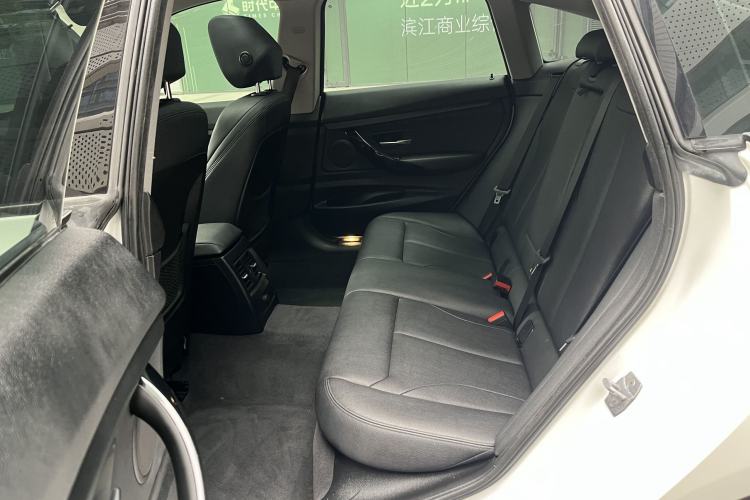 Used BMW 3 Series GT 2019 320i Sport Edition Interior 3