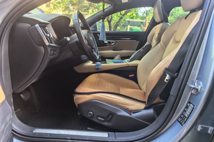Used Volvo S90 2017 T5 Zhiyuan Edition
