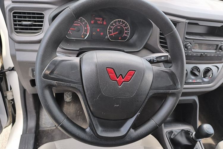 Used Wuling Hongguang V 2022 1.5L Jingqu Edition Electric-Assist LAR Steering Wheel
