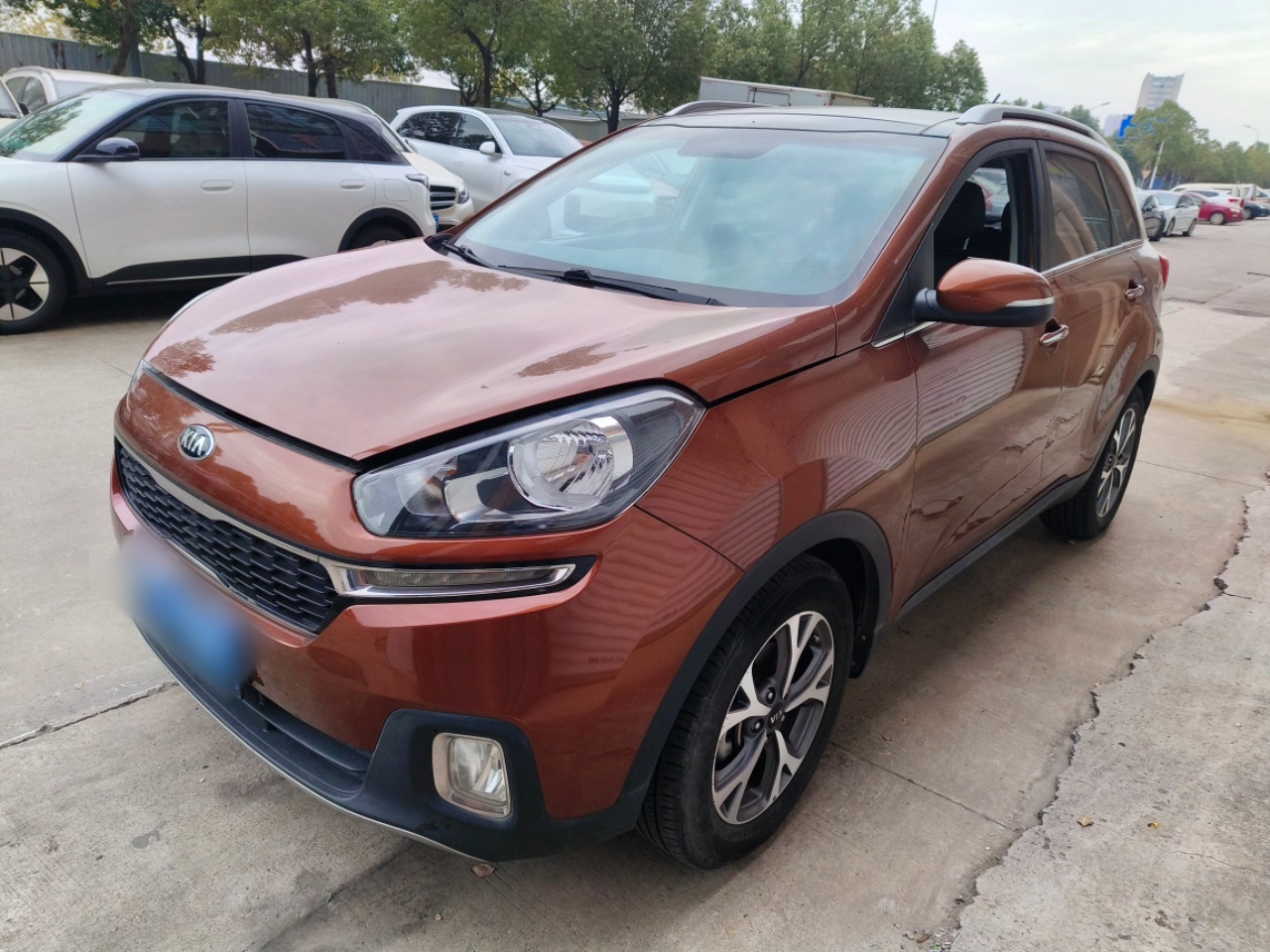 تحت مقدمة السيارة