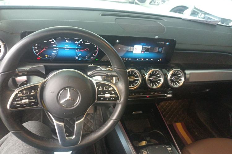 Used Mercedes-Benz GLB 2023 GLB 200 Dynamic Edition Center Console
