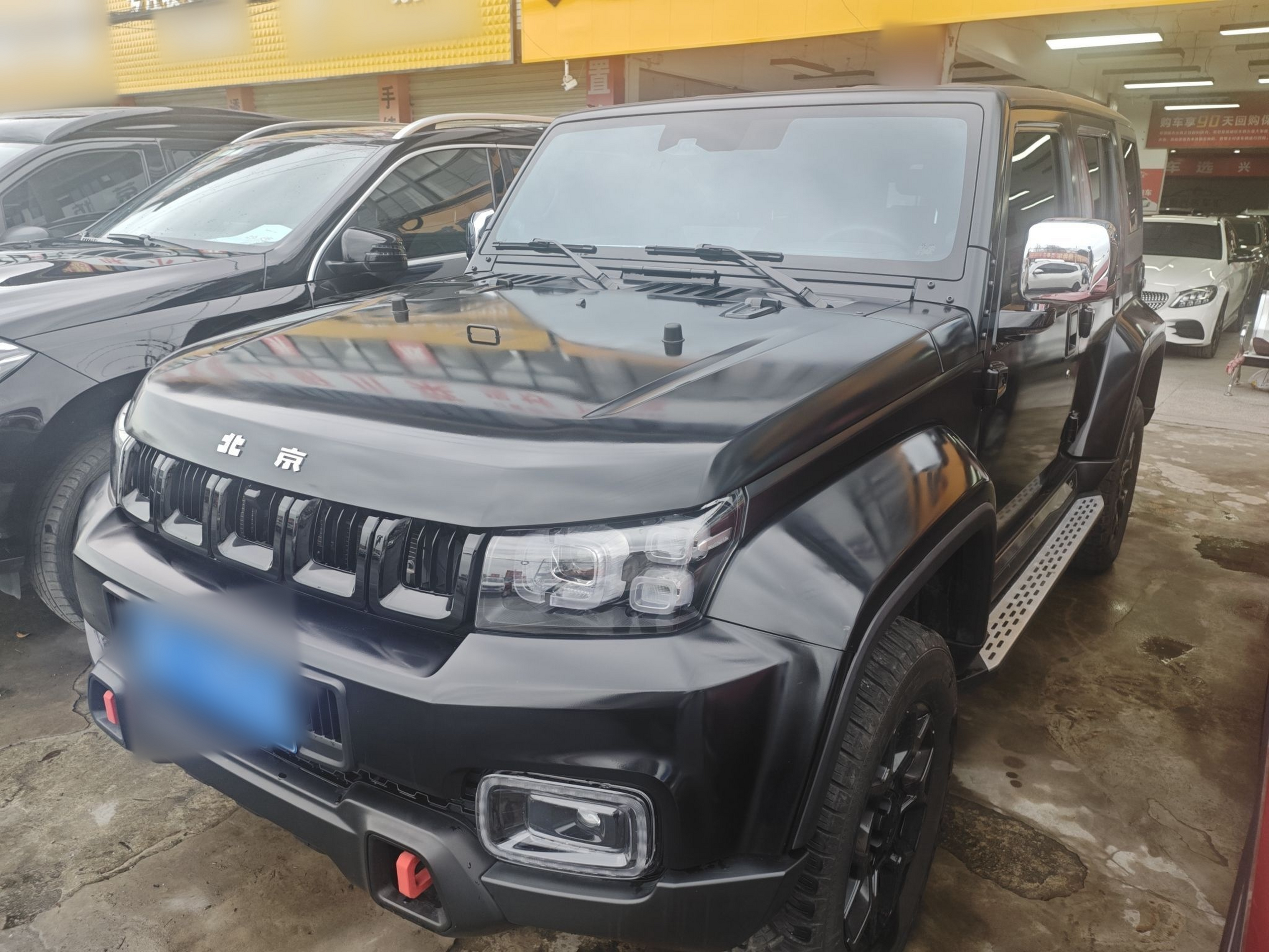 Под передней частью автомобиля