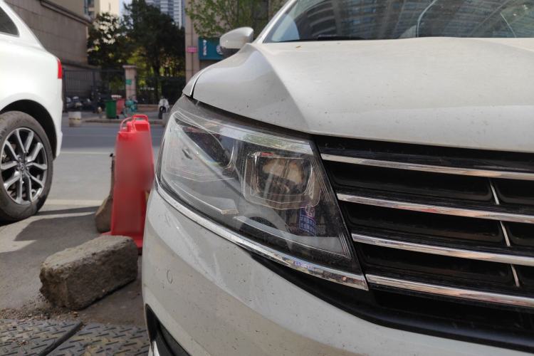 Used Volkswagen Lavida 2015 230TSI DSG Comfort Edition Right Front Headlight