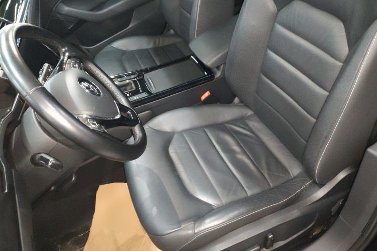 Used Volkswagen Phideon 2019 380TSI Two-Wheel Drive Business Edition China VI Standard