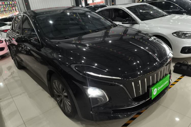 Used Hongqi E-QM5 2022 431 km Charge & Enjoy Edition Front Right 45 Deg