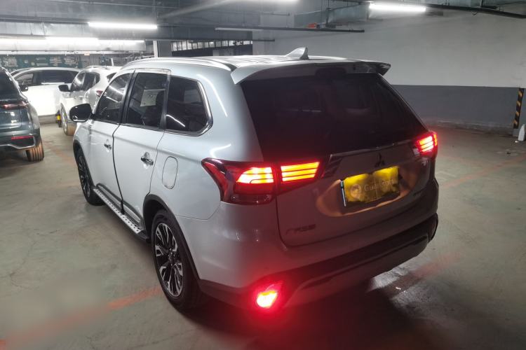 Used Mitsubishi Outlander 2019 2.4L 4x4 Zhi Xiang Edition 5 Seats China V Emission Standard
