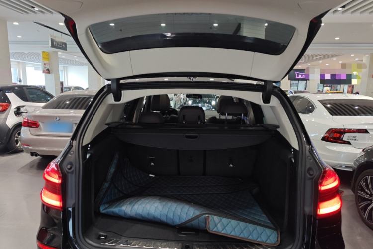 Used BMW X3 2018 xDrive28i Luxury Package China VI Emission Standard Trunk