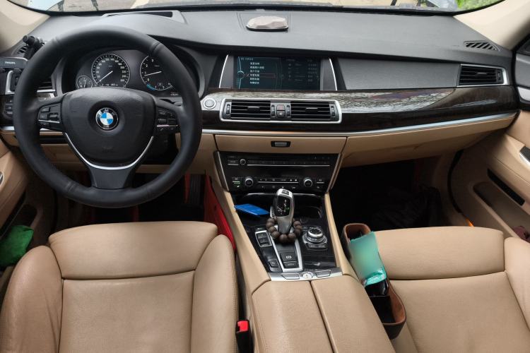 Used BMW 5 Series GT 2010 535i Luxury Edition Center Console