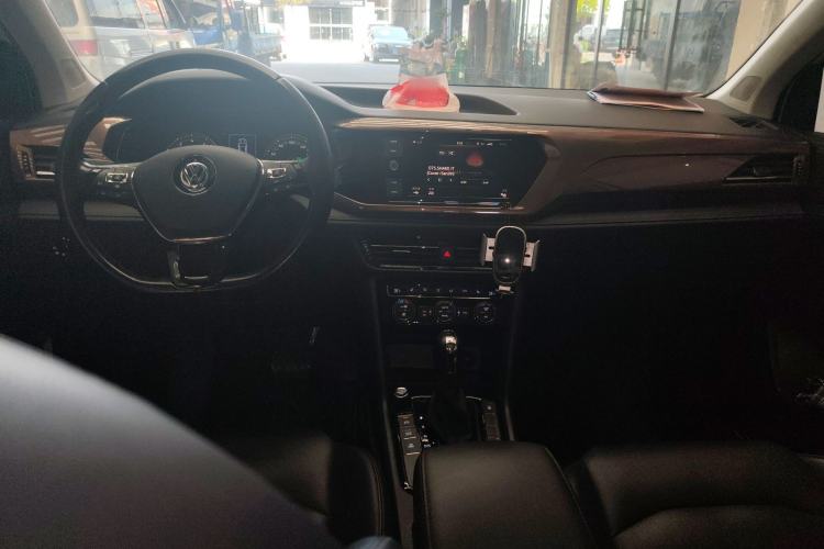 Used Volkswagen Tharu 2019 280TSI Two-Wheel Drive Luxury Version China VI Standard Center Console