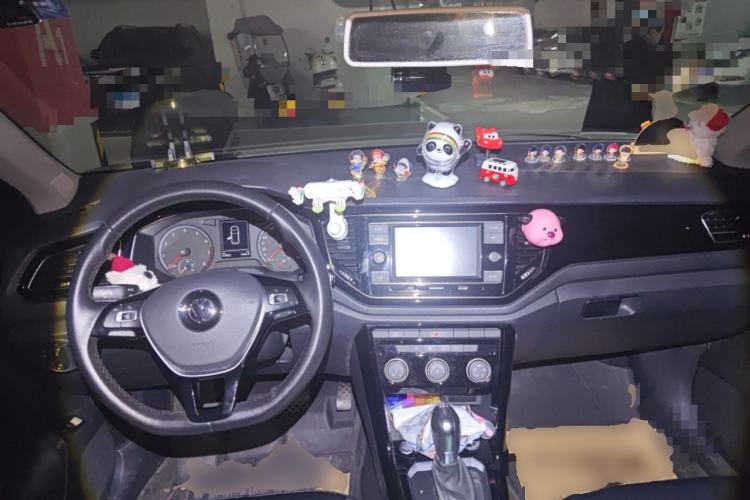 Used Volkswagen T-ROC 2018 280TSI DSG Two-Wheel-Drive Comfort Version China V Standard Center Console