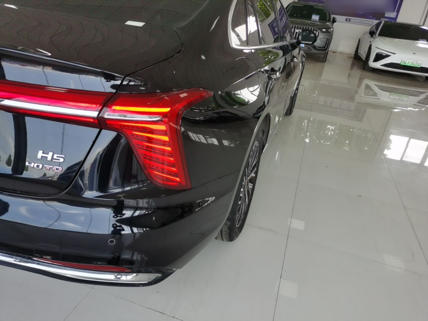 Hongqi H5 2025 2.0T Automatic Flag Edition – 500 000 Units Commemorative Version — снимка 9