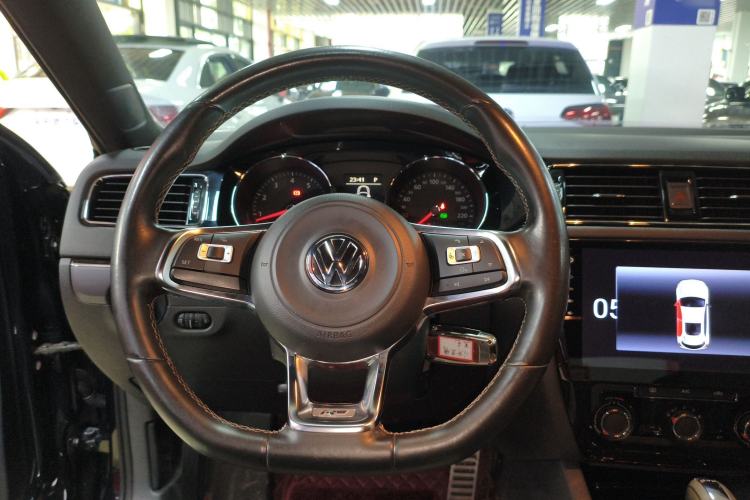 Used Volkswagen Sagitar 2016 280TSI Automatic R-Line Steering Wheel