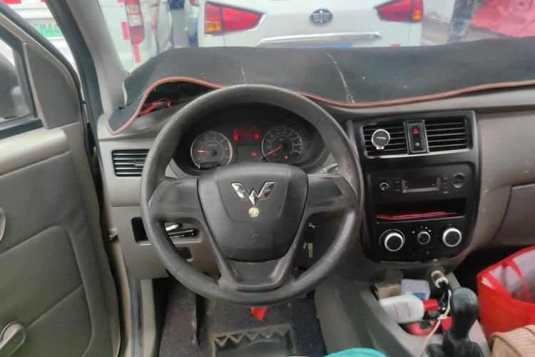 Used Wuling Rongguang V 2016 1.5L Practical Version Steering Wheel