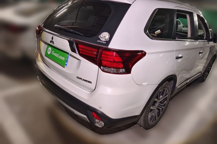 Used Mitsubishi Outlander 2018 2.4L 4x4 Luxury Edition 7-Seater
