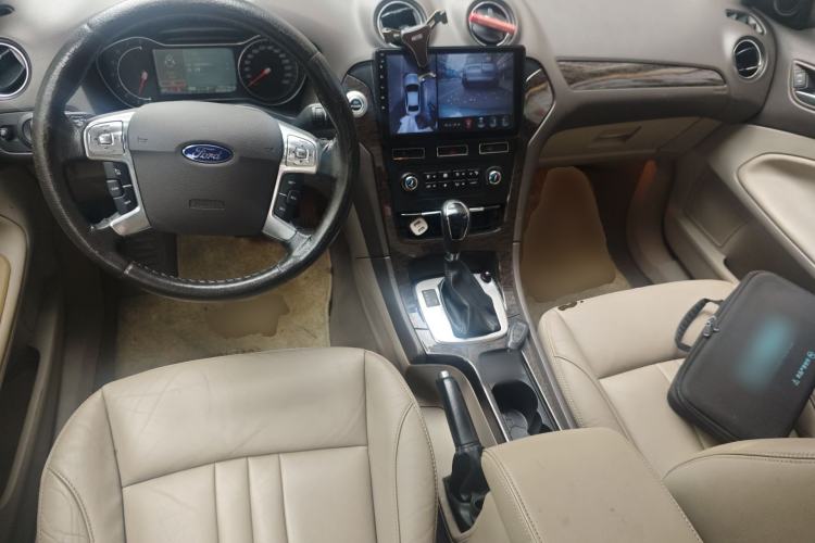 Used Ford Mondeo 2011 2.0L GTDi 200 Luxury Edition Center Console