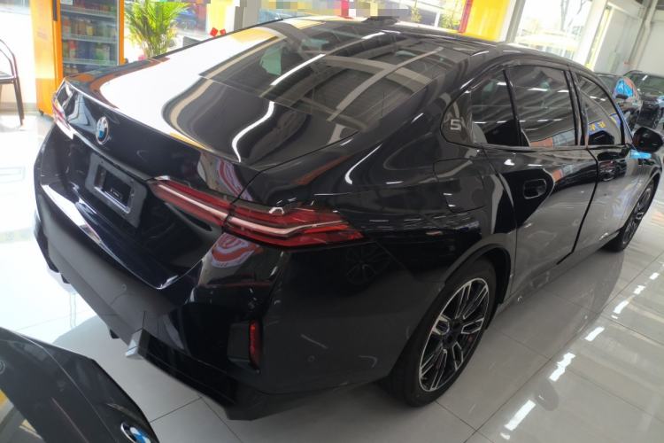 Used BMW 5 Series 2025 525Li M Sport Package Rear Right 45 Deg