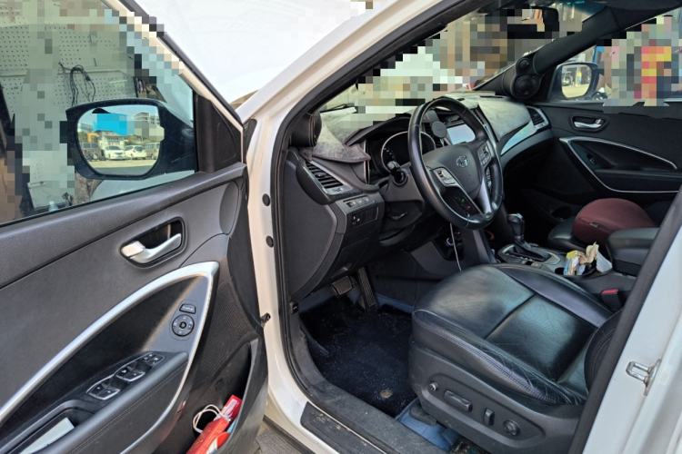 Used Hyundai Santa Fe 2015 2.0T Automatic Two-Wheel Drive Smart Version 5 Seats