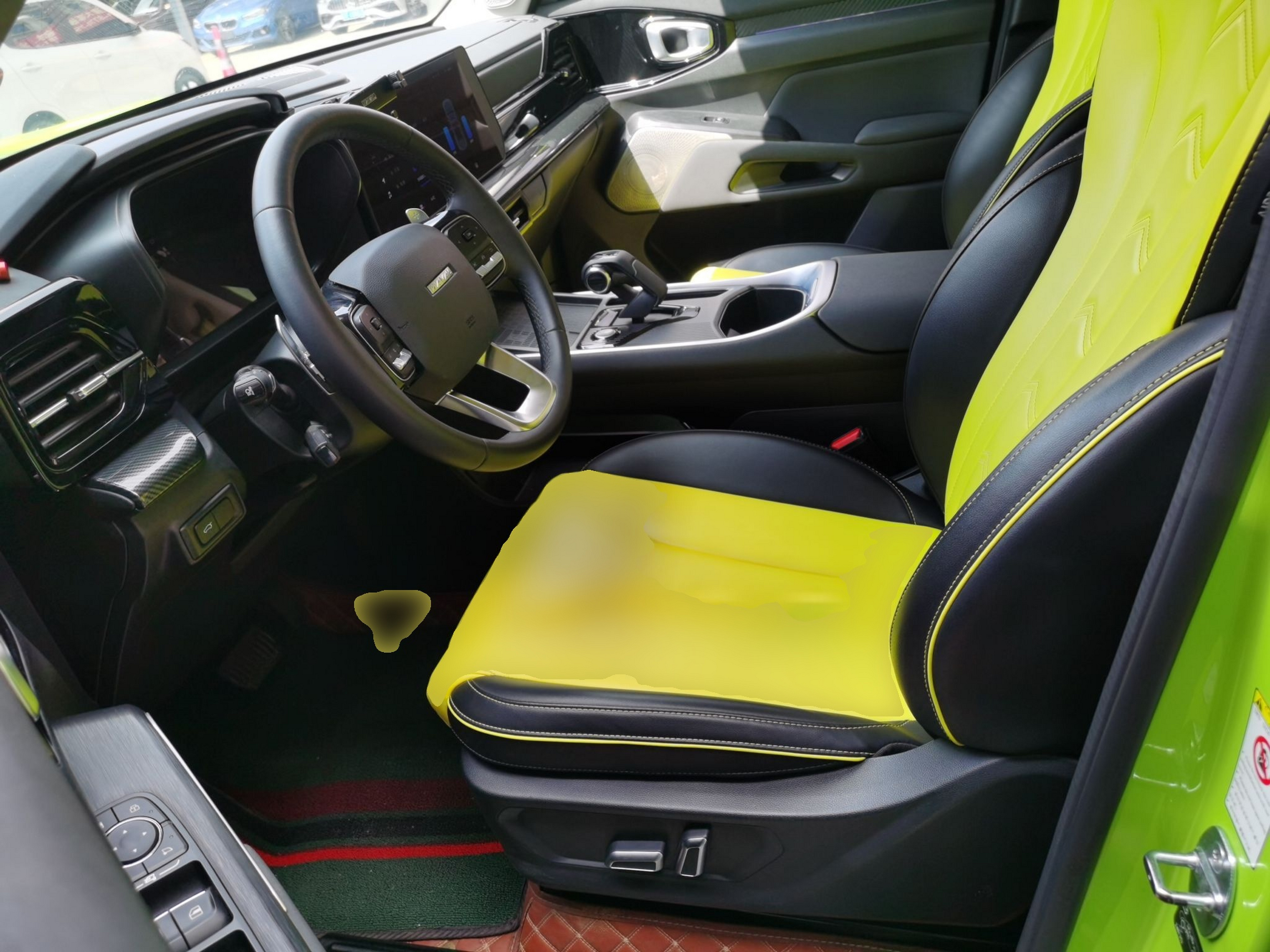 Переднее сиденье в автомобиле