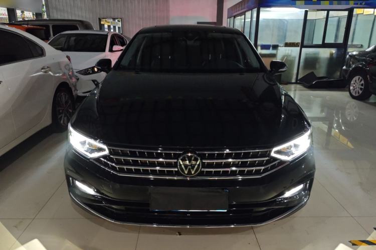 Used Volkswagen Magotan 2023 2 Million Units Commemorative Edition 330TSI DSG Luxury Version Front