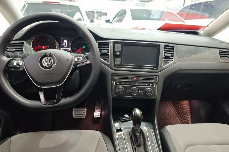 Used Volkswagen Golf Sportsvan 2019 280TSI Automatic Voyage Model China V Standard Center Console