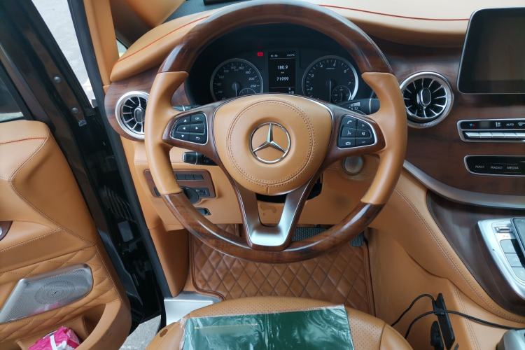 Used Mercedes-Benz Vito 2021 2.0T Business Version 7 Seats Steering Wheel