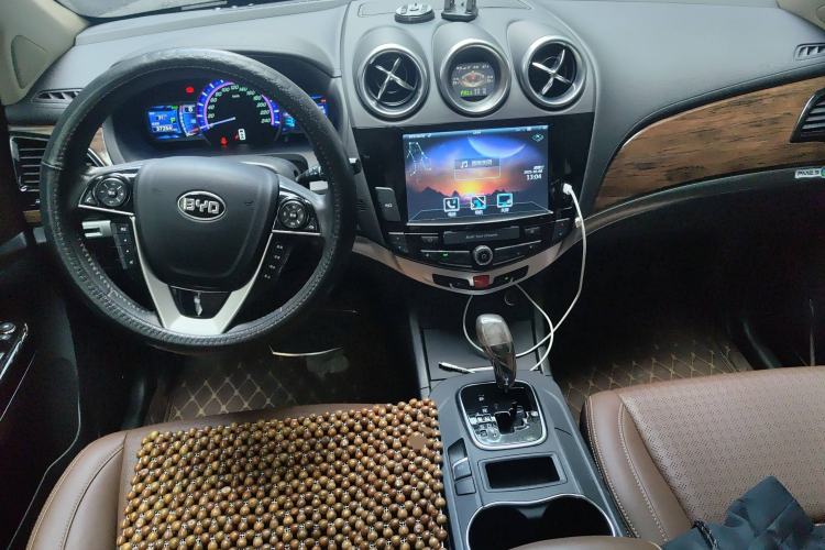Used BYD S7 2015 2.0T Automatic Prestige Model Center Console