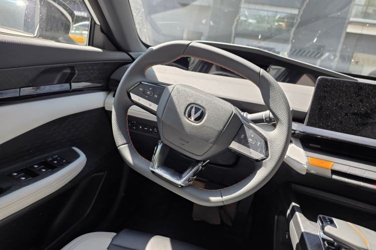 Used CHANGAN UNI-V iDD 2024 Blue Whale Smart Electric iDD 136km ZhiKu Model
