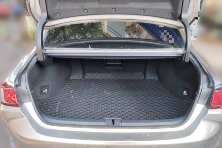 Used Lexus ES 2022 300h Deluxe Edition Trunk
