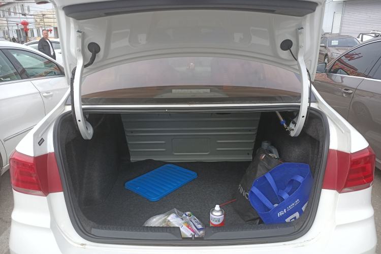 Used Volkswagen Santana 2016 1.6L Manual Fashion Edition Trunk