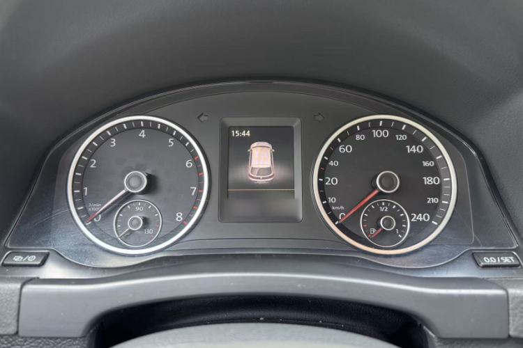 Used Volkswagen Tiguan 2015 1.8TSI Automatic Two-Wheel Drive Luxury Model Interior 7