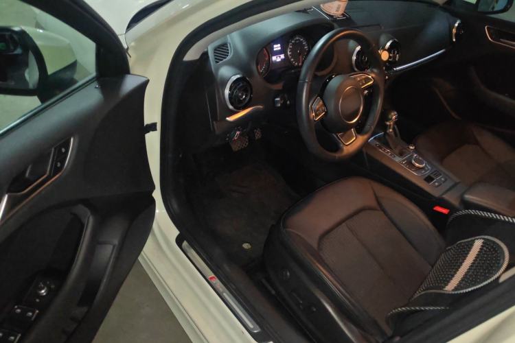 Used Audi A3 2014 Limousine 40 TFSI S line Comfort Model Driver Seat