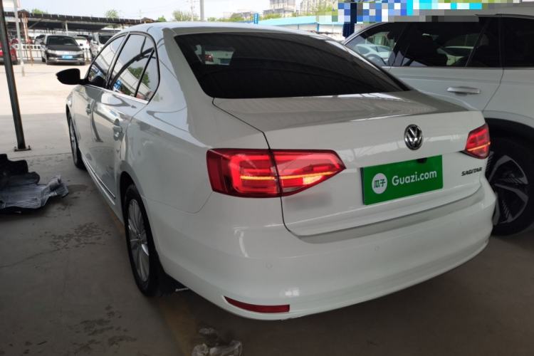 Used Volkswagen Sagitar 2015 1.6L Manual Comfort Model