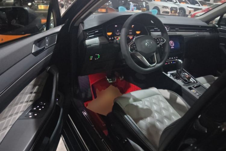 Used Volkswagen Magotan 2023 2 Million Units Limited Edition 330TSI DSG Leading Version
