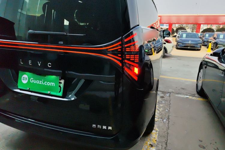 Used Geely Galaxy LEVC L380 2024 140-Degree 6-Seater All-Wheel-Drive Ultra