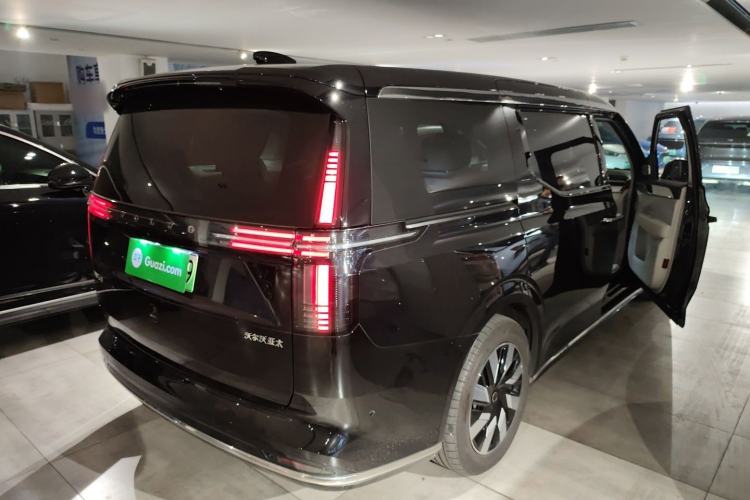 Used Volvo EM90 2025 Ultra Six-Seater