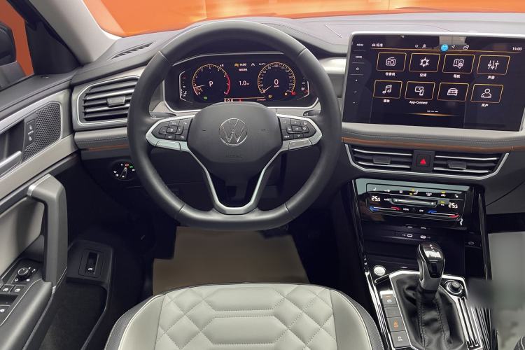 Used Volkswagen Tayron 2024 330TSI Two-Wheel Drive R-Line High-Energy Version Interior 2