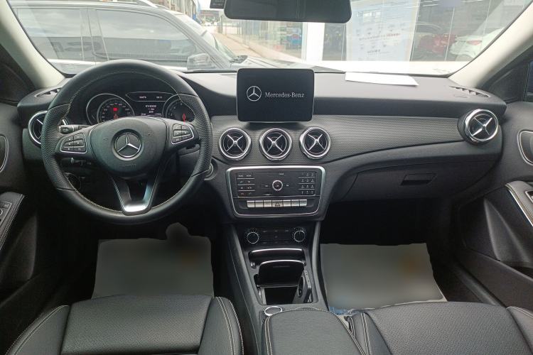 Used Mercedes-Benz GLA 2018 GLA 200 Sport Edition Center Console