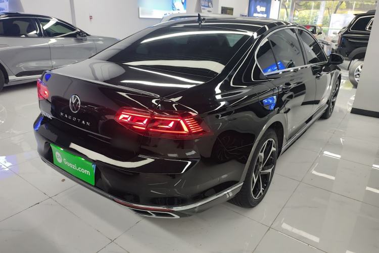 Used Volkswagen Magotan 2025 Zhongxiang Version 330TSI DSG Luxury Edition Rear Right 45 Deg